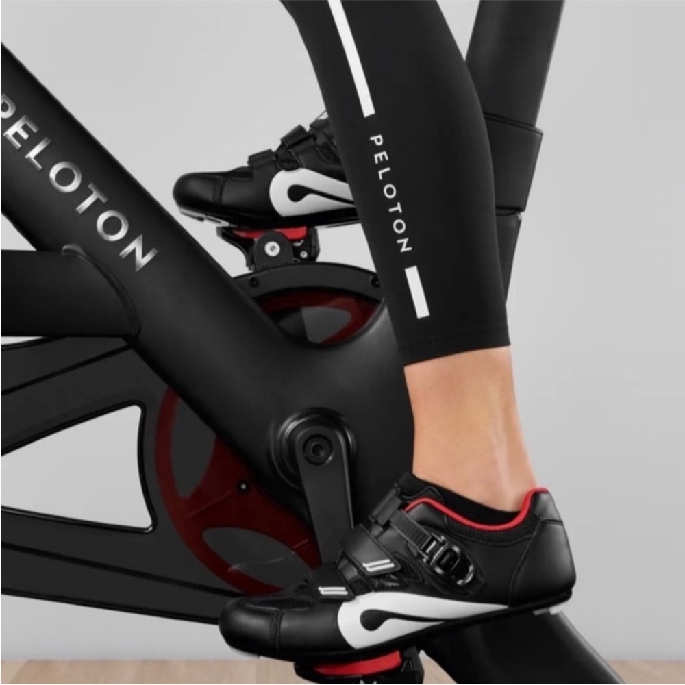 Peloton Black and Red Cycling Shoes Size 39